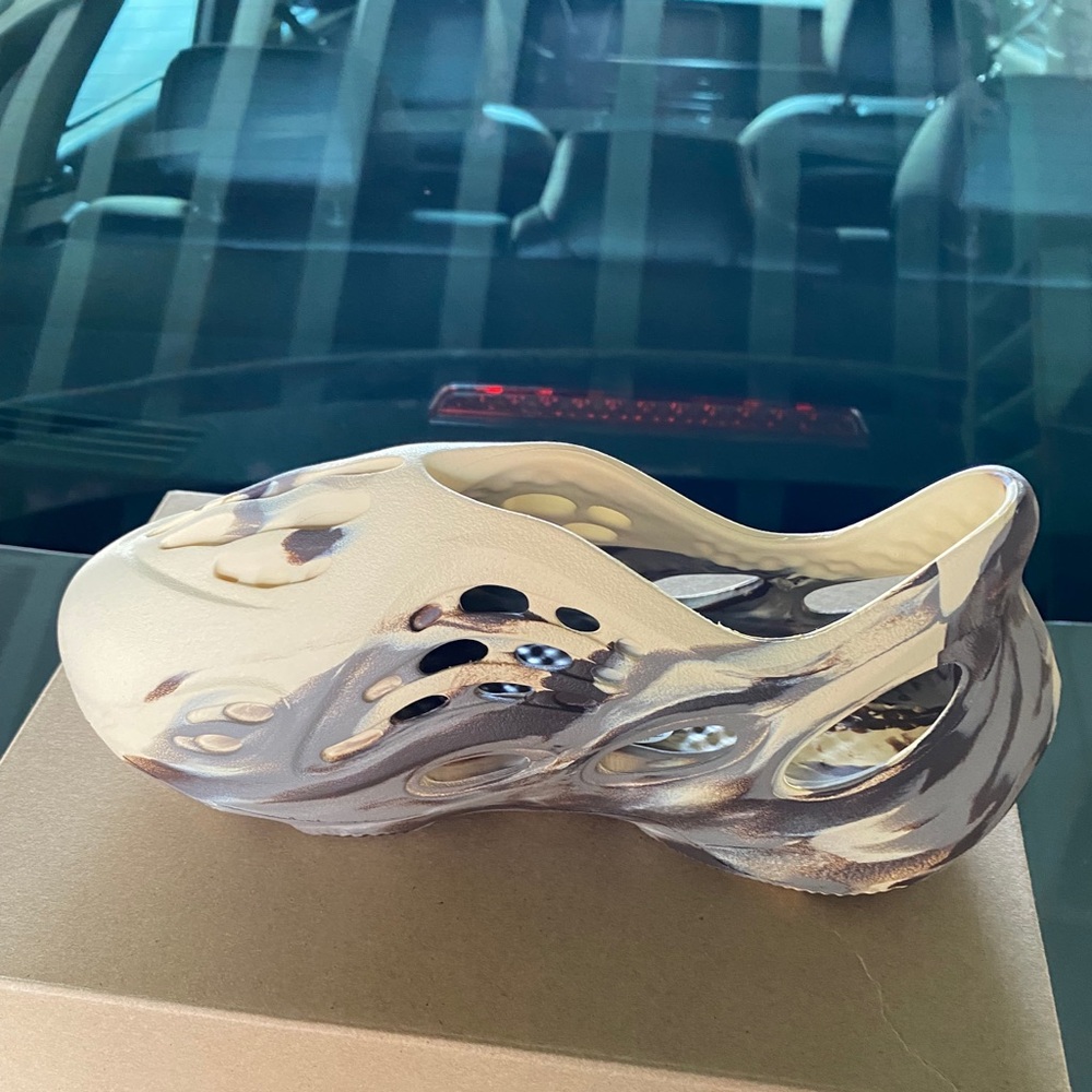 Adidas Yeezy Foam RNNR - Picture 3 of 5